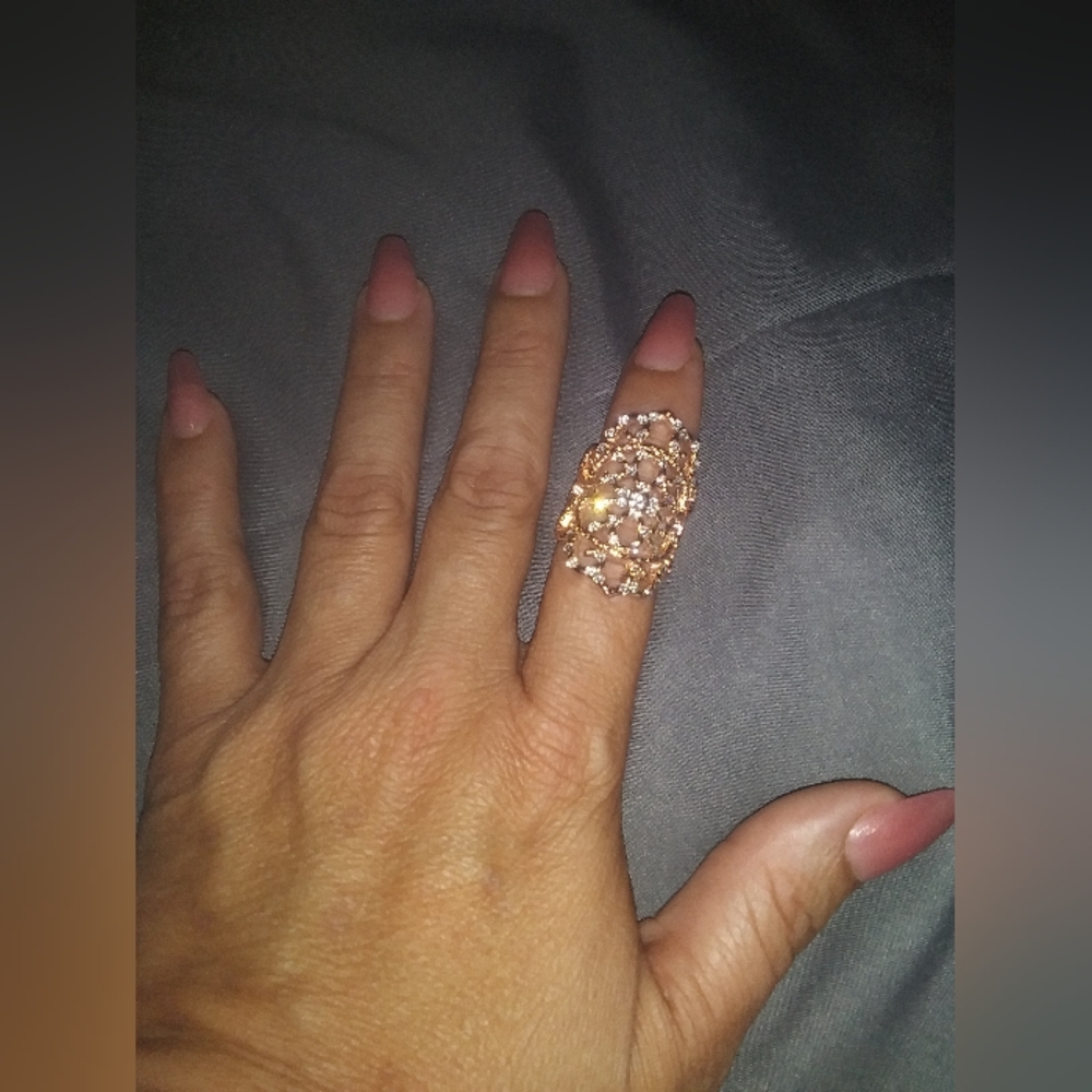 NWOT Ornate Victorian motif ring rose gold plated - Picture 7 of 9